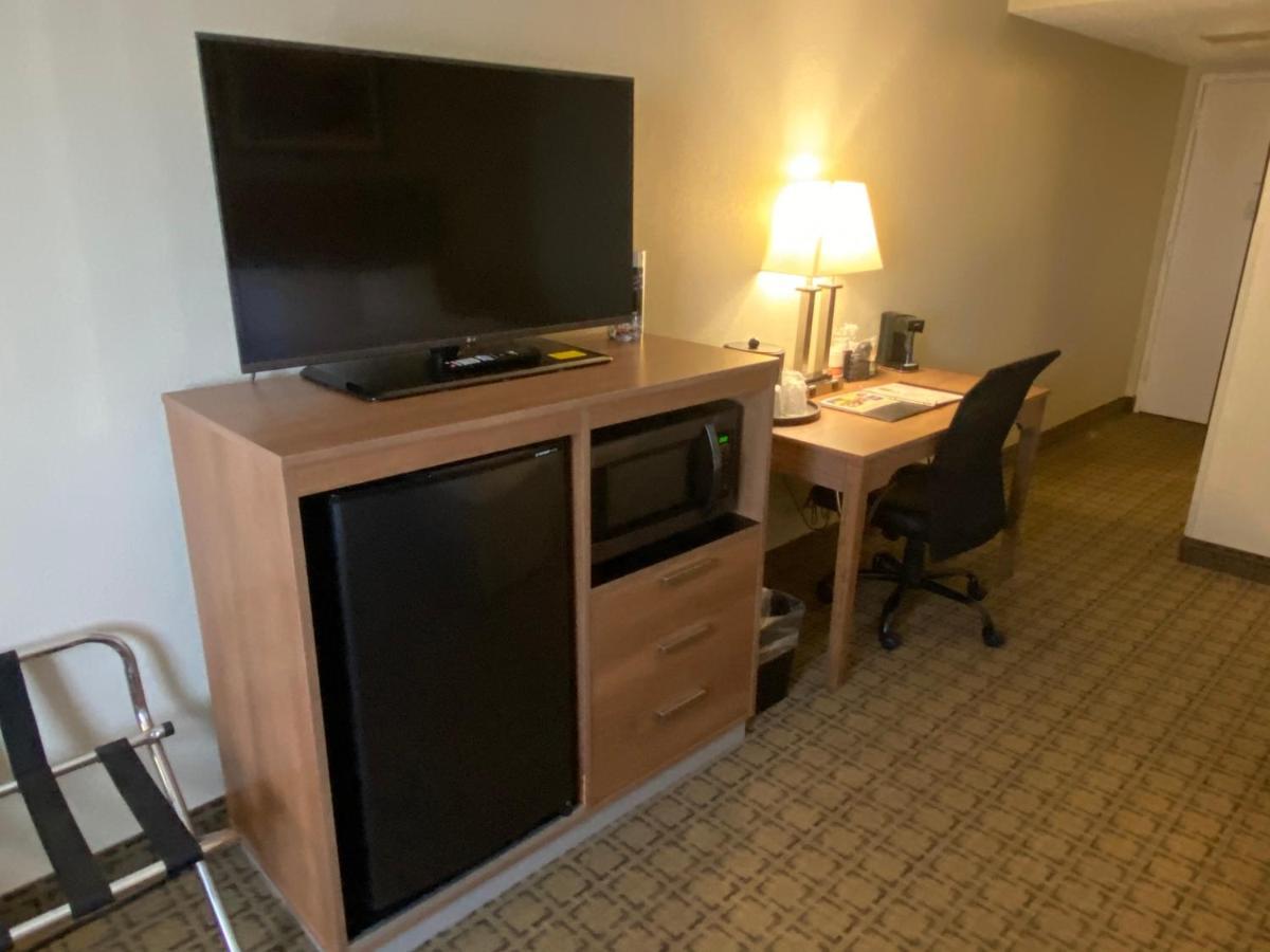 Clarion Inn Harpers Ferry-Charles Town Экстерьер фото