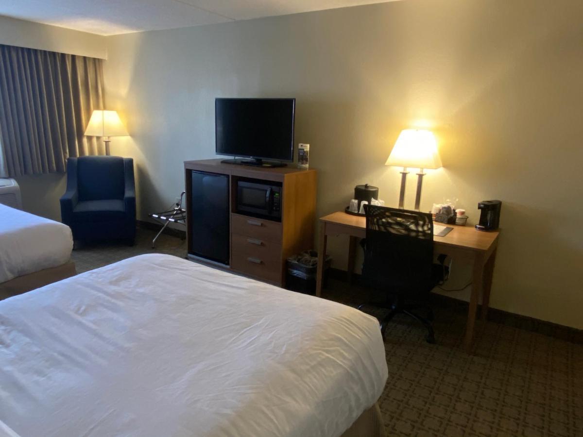 Clarion Inn Harpers Ferry-Charles Town Экстерьер фото
