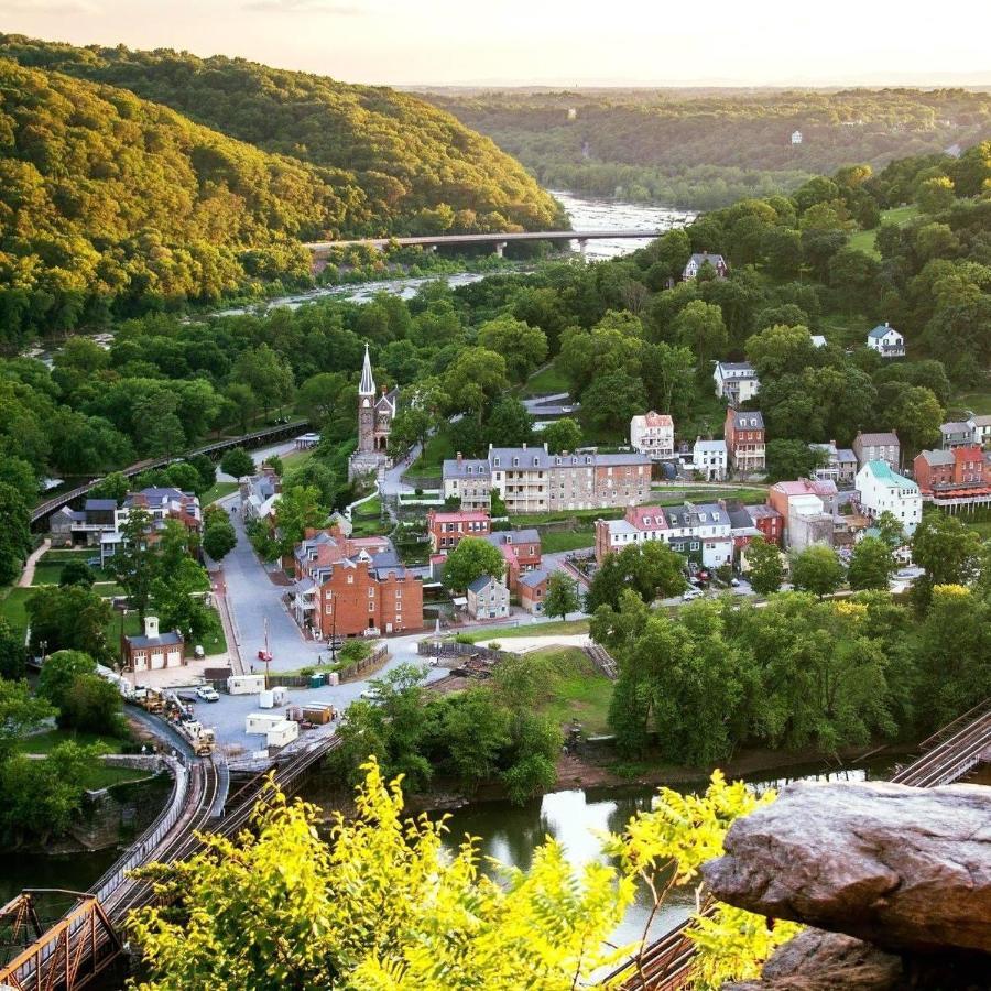 Clarion Inn Harpers Ferry-Charles Town Экстерьер фото