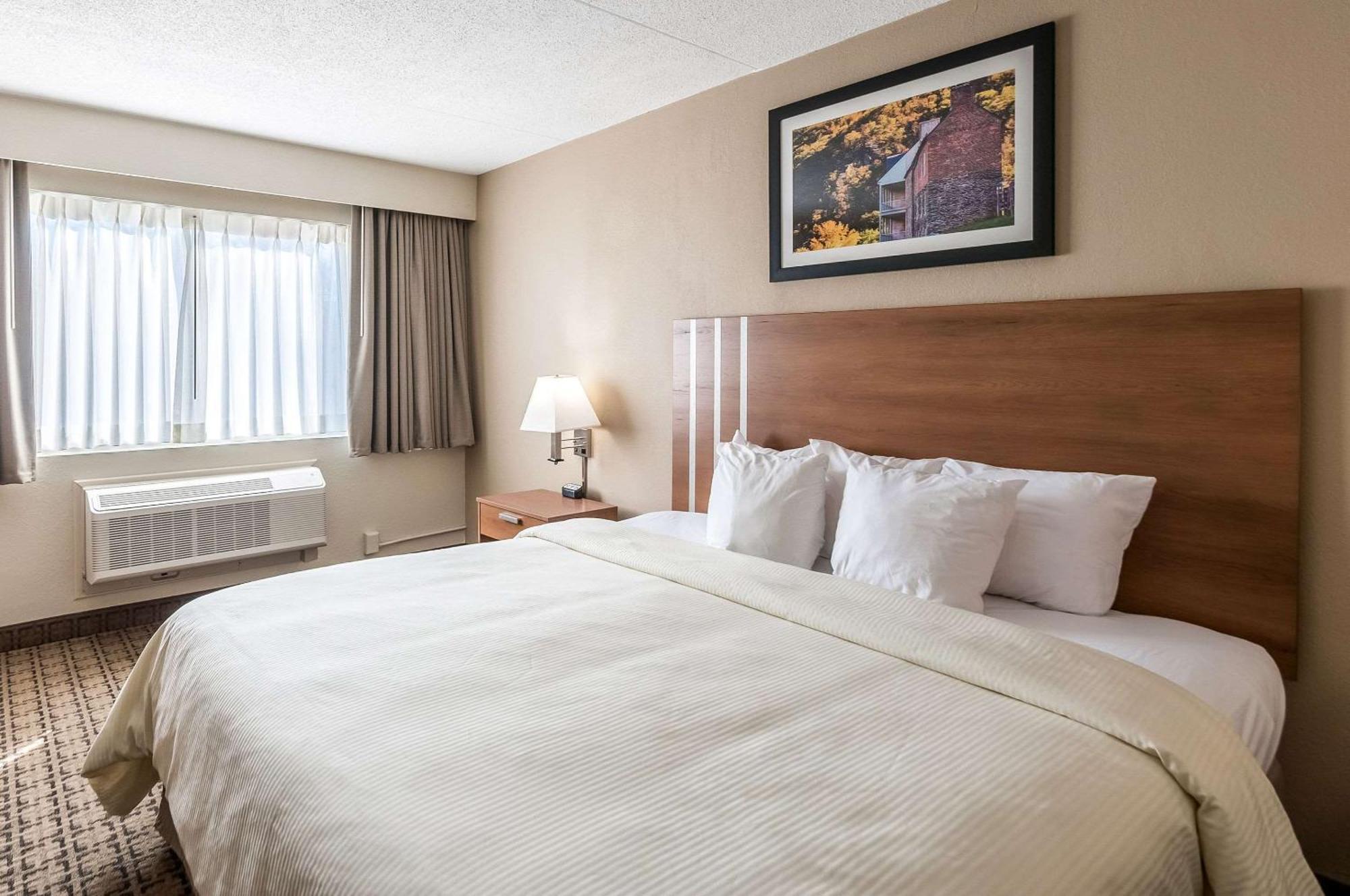 Clarion Inn Harpers Ferry-Charles Town Экстерьер фото