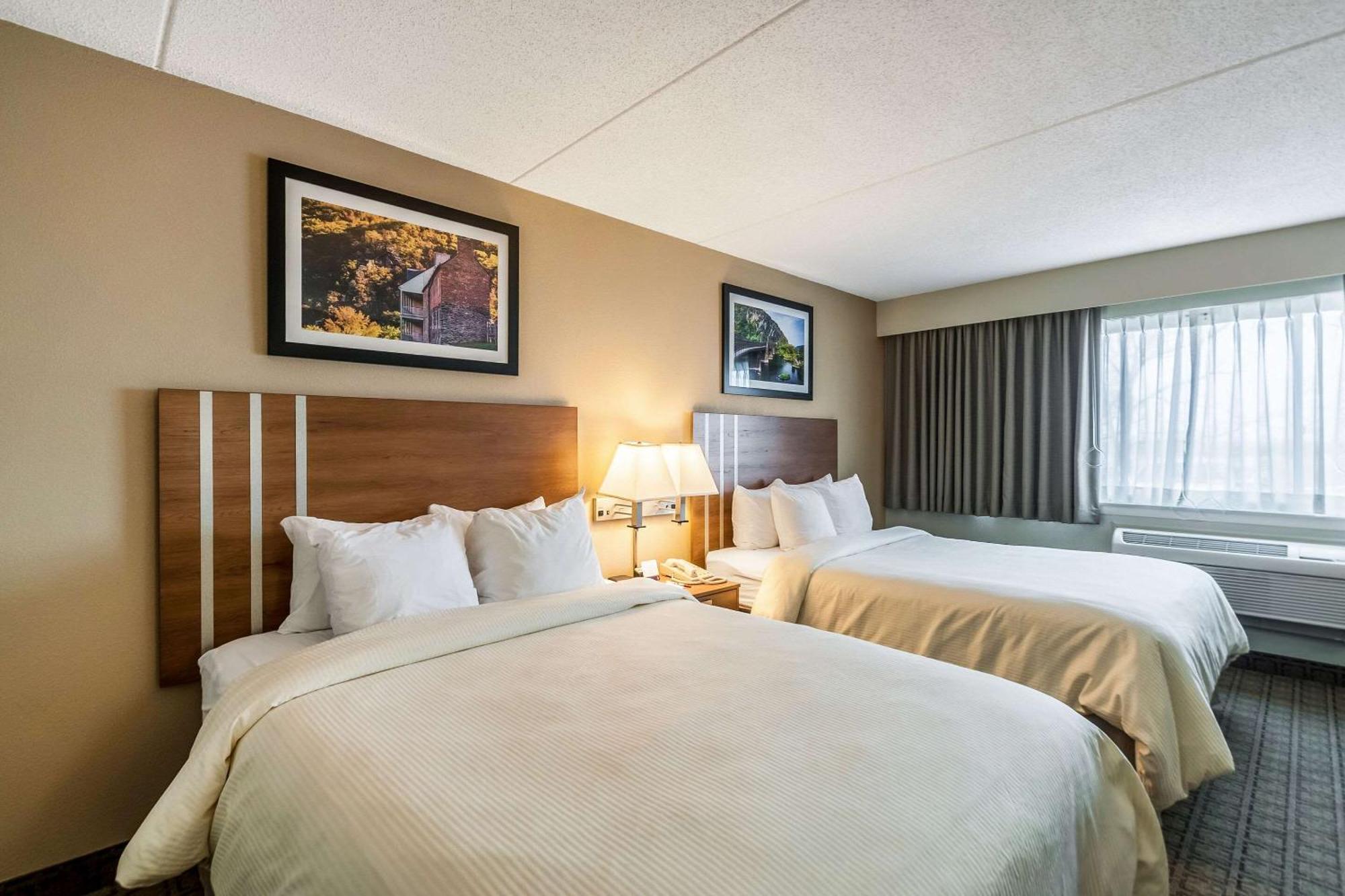 Clarion Inn Harpers Ferry-Charles Town Экстерьер фото
