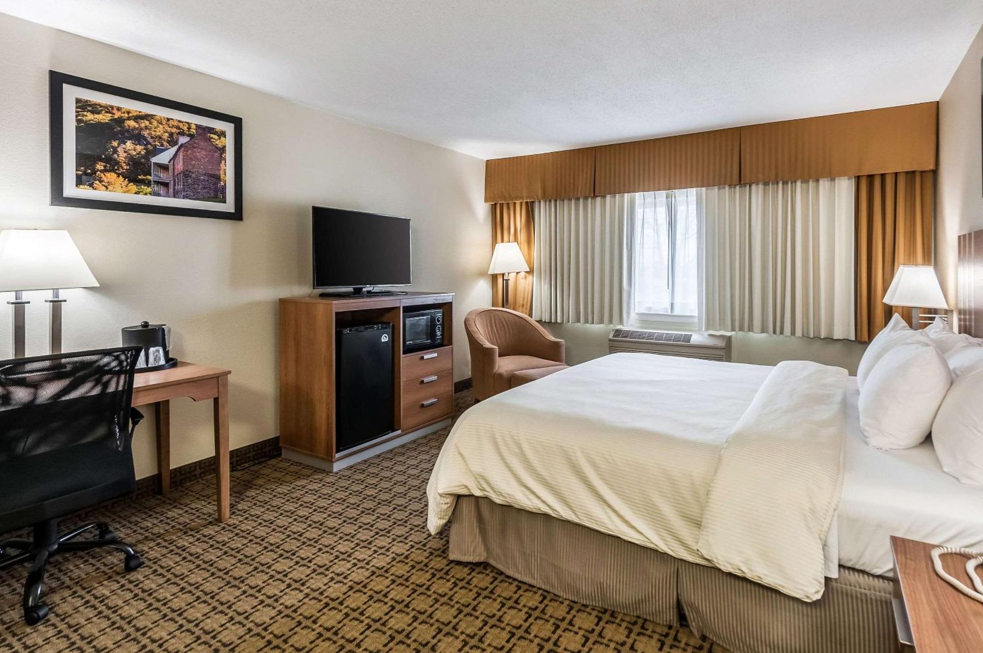 Clarion Inn Harpers Ferry-Charles Town Экстерьер фото
