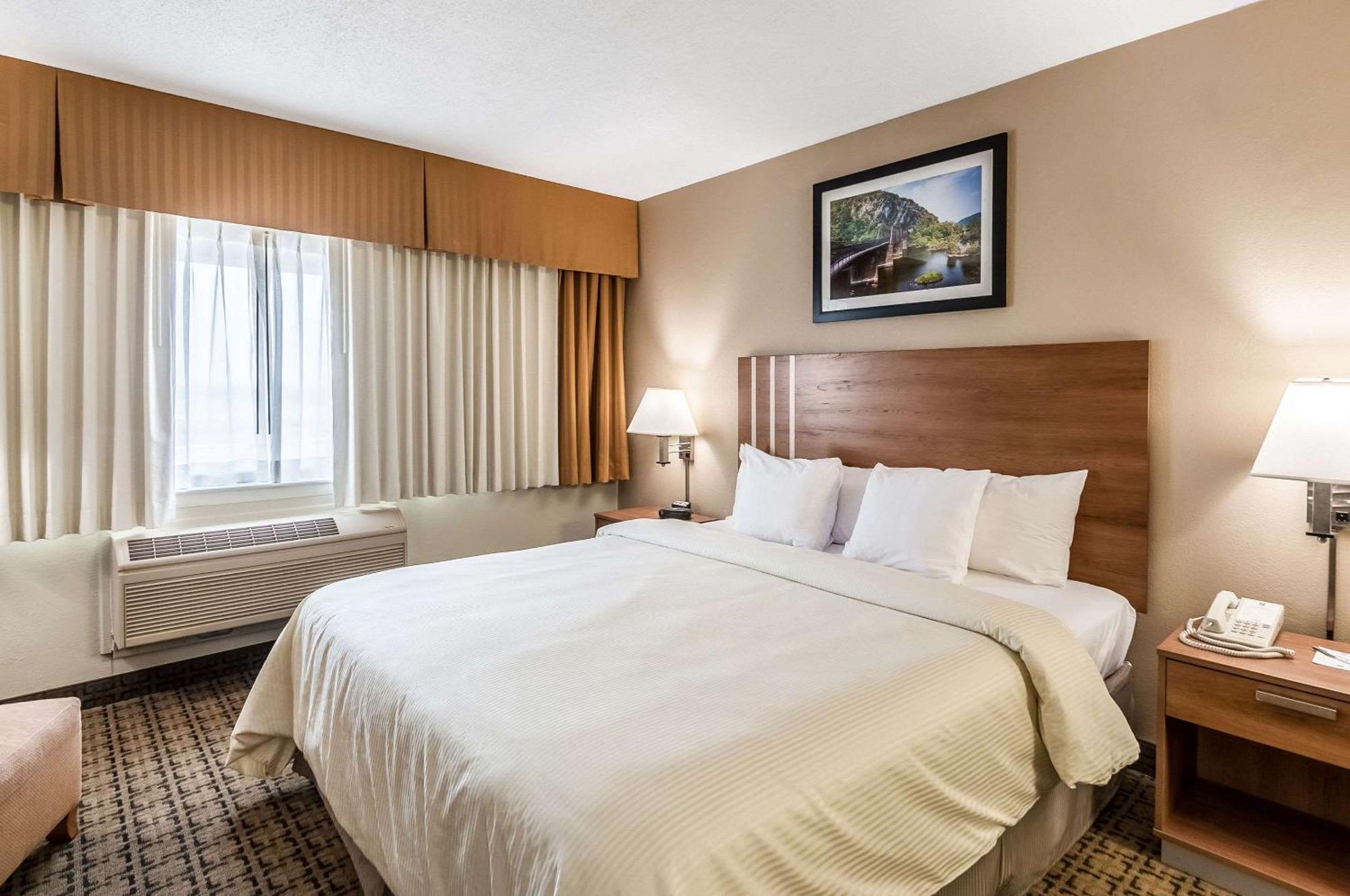 Clarion Inn Harpers Ferry-Charles Town Экстерьер фото