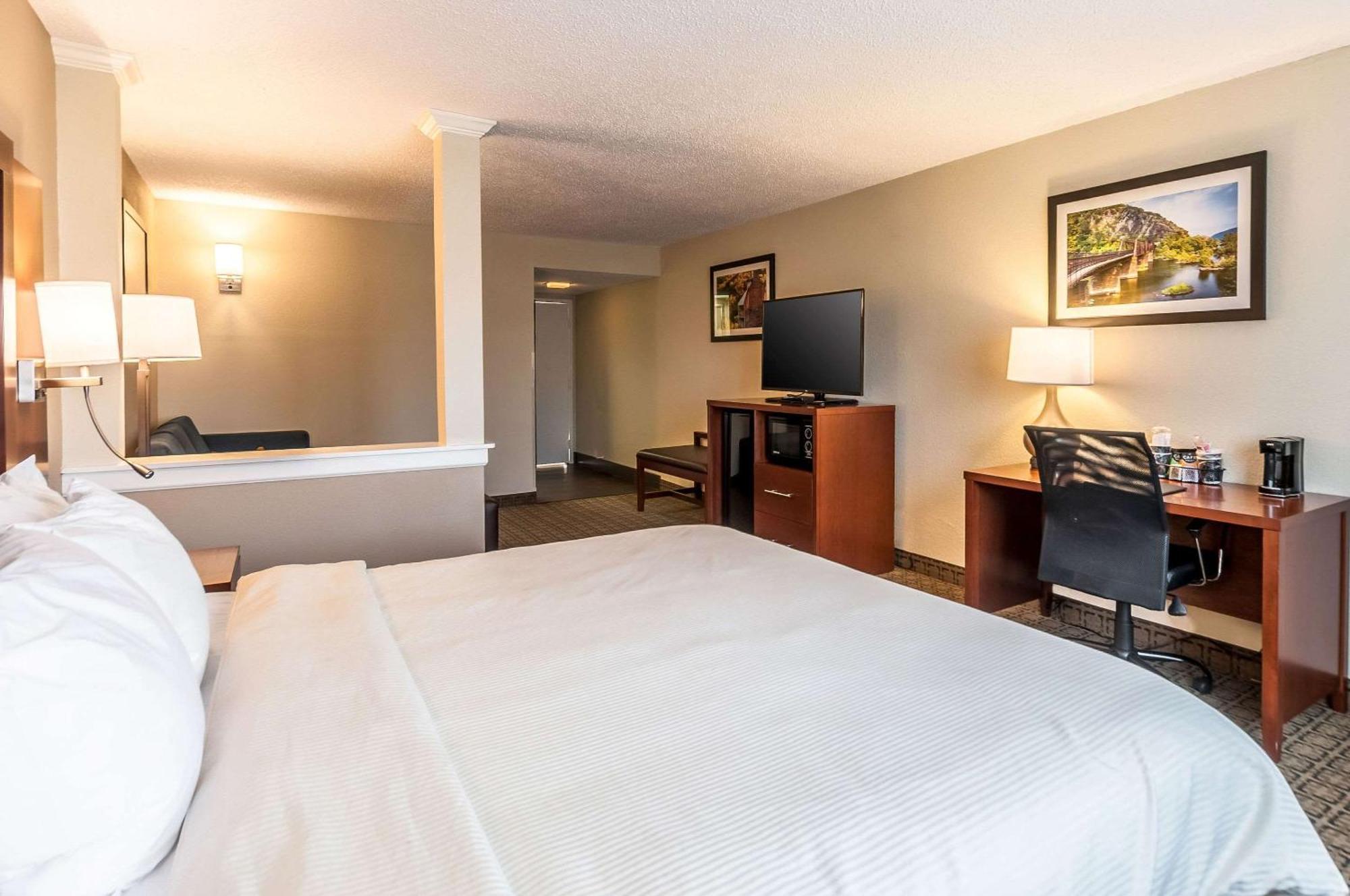 Clarion Inn Harpers Ferry-Charles Town Экстерьер фото