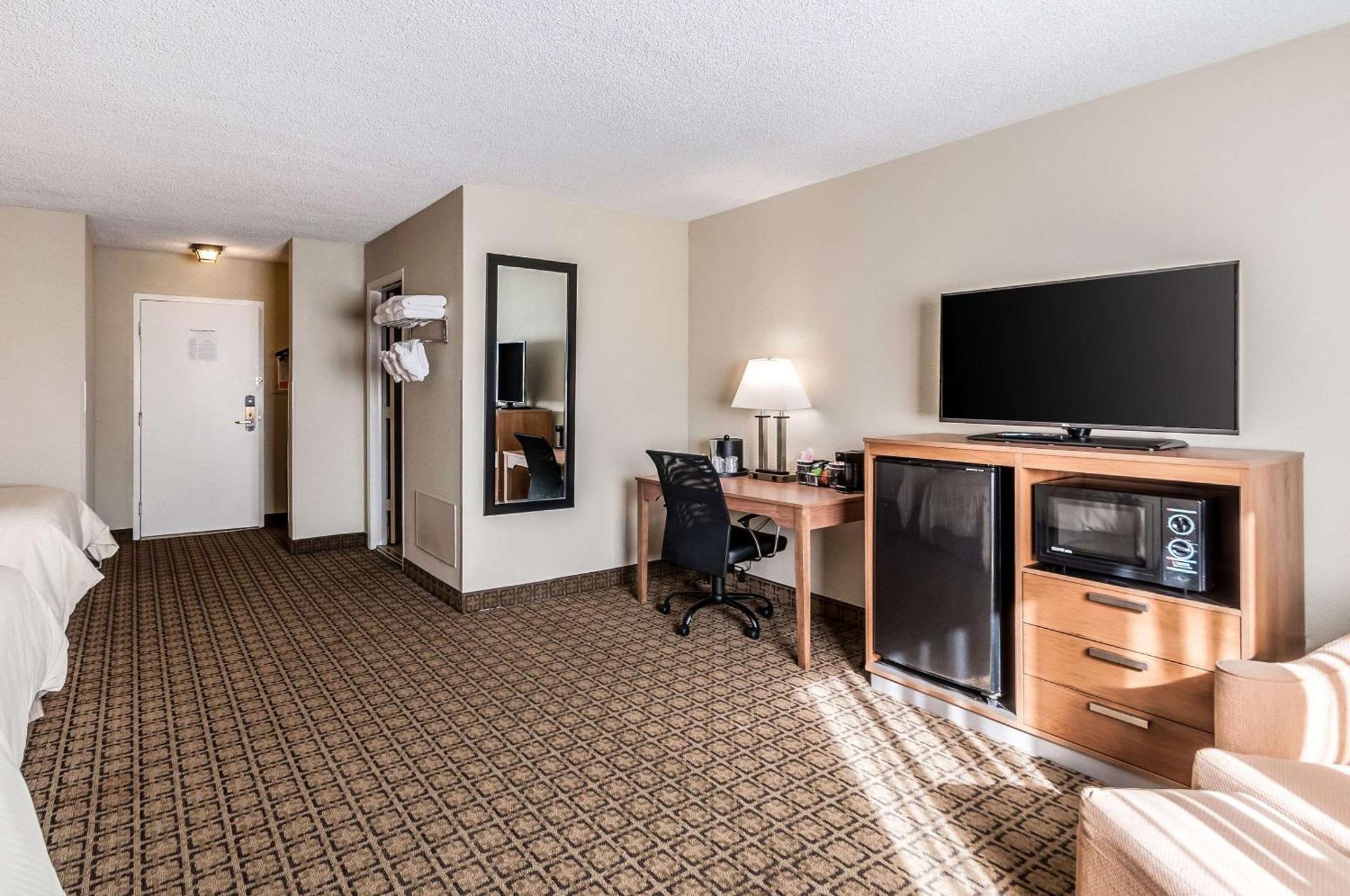 Clarion Inn Harpers Ferry-Charles Town Экстерьер фото