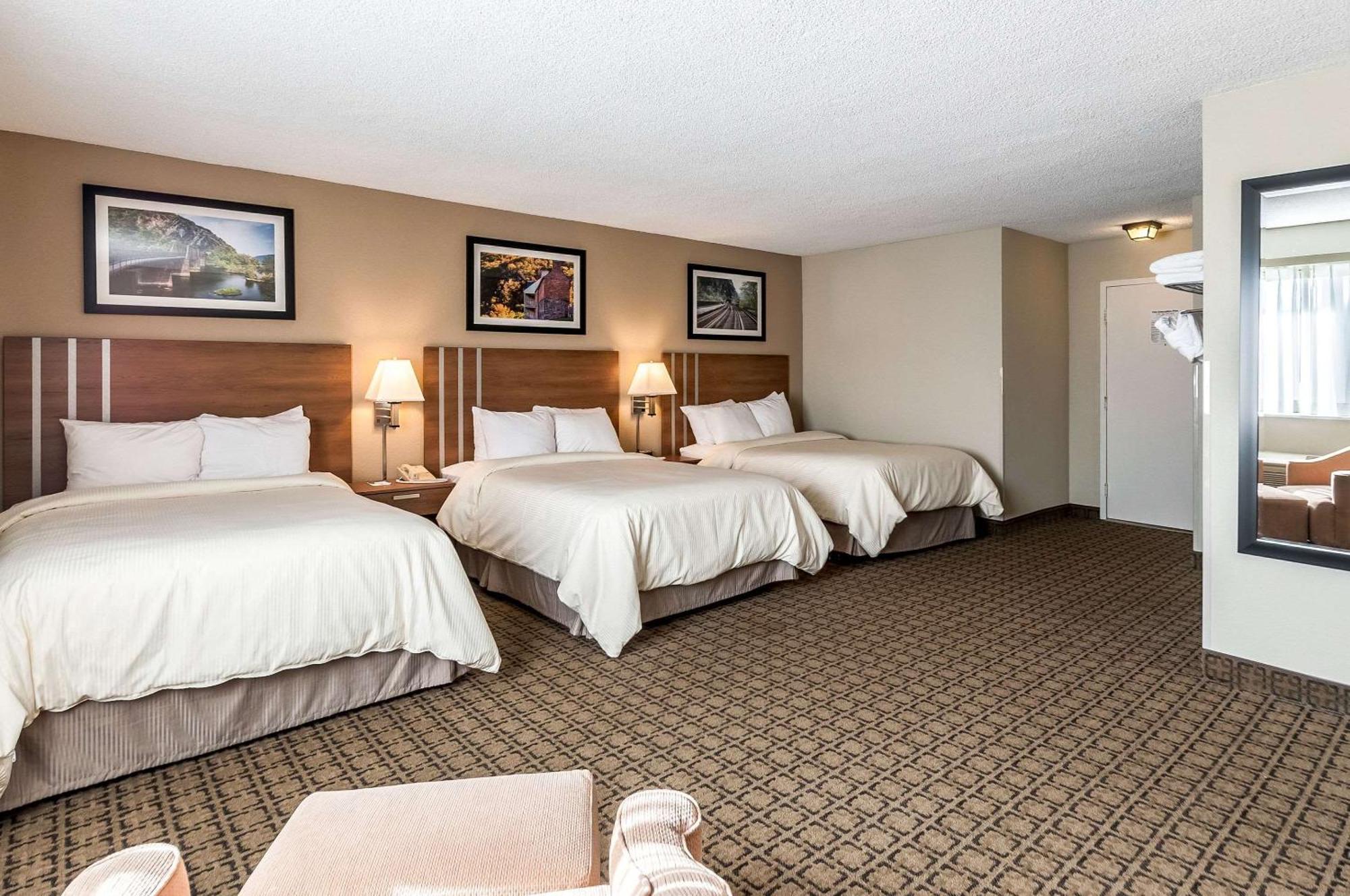 Clarion Inn Harpers Ferry-Charles Town Экстерьер фото